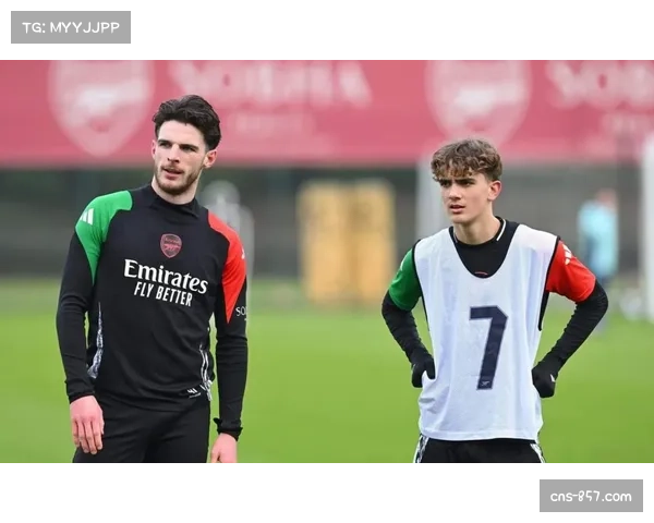 阿森纳四后卫均具中卫属性，角球进攻时空中优势明显